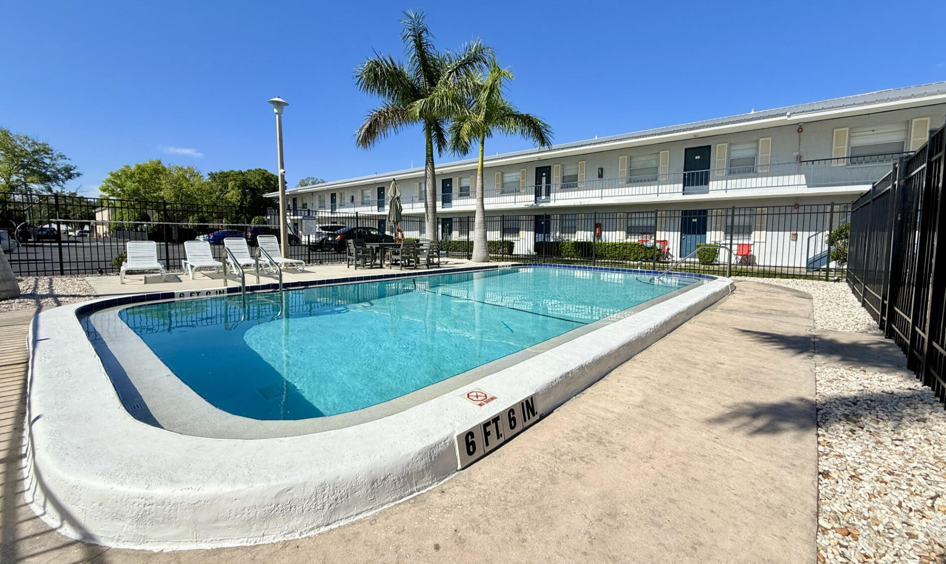 Regatta Royale Pool Apartment Pool